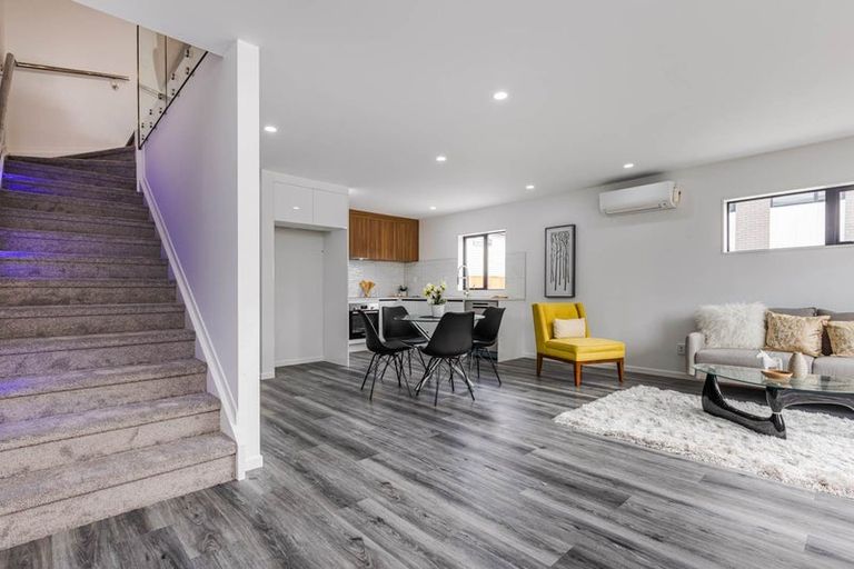 Photo of property in 7b Gladfield Lane, Te Atatu Peninsula, Auckland, 0610