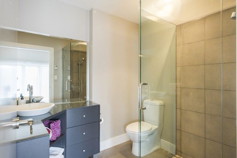 Photo of property in 8 Fairway Grove, Hokowhitu, Palmerston North, 4410