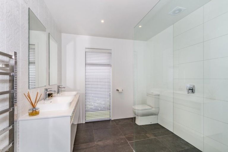 Photo of property in 40 Holiday Drive, Mairehau, Christchurch, 8052