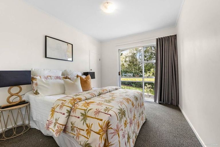 Photo of property in 11 Grimshaw Place, Henderson, Auckland, 0612