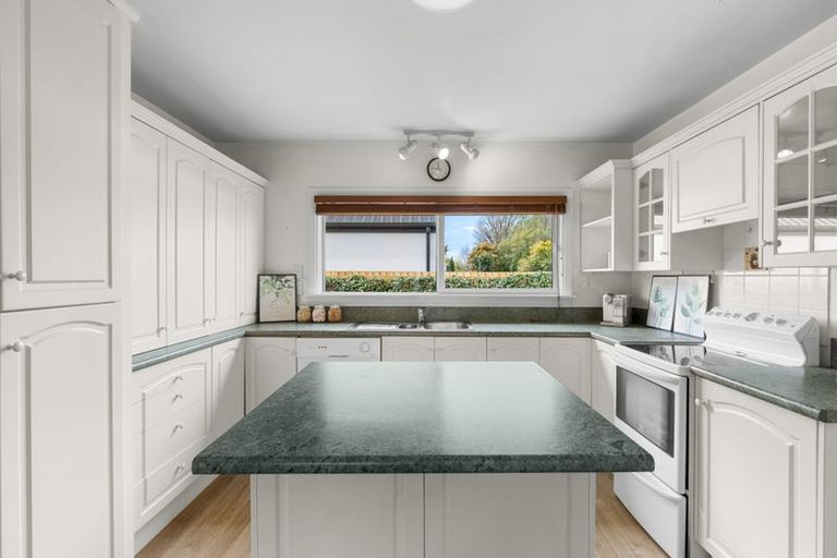 Photo of property in 102 Wairakei Road, Bryndwr, Christchurch, 8052