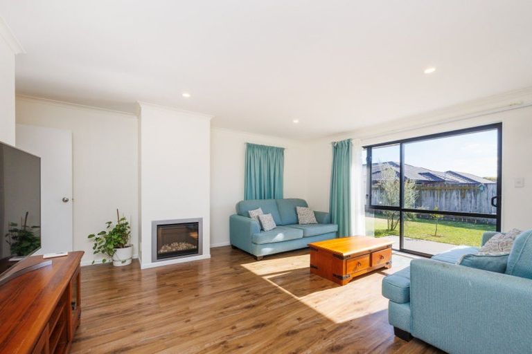 Photo of property in 15 Orlando Way, Kelvin Grove, Palmerston North, 4414