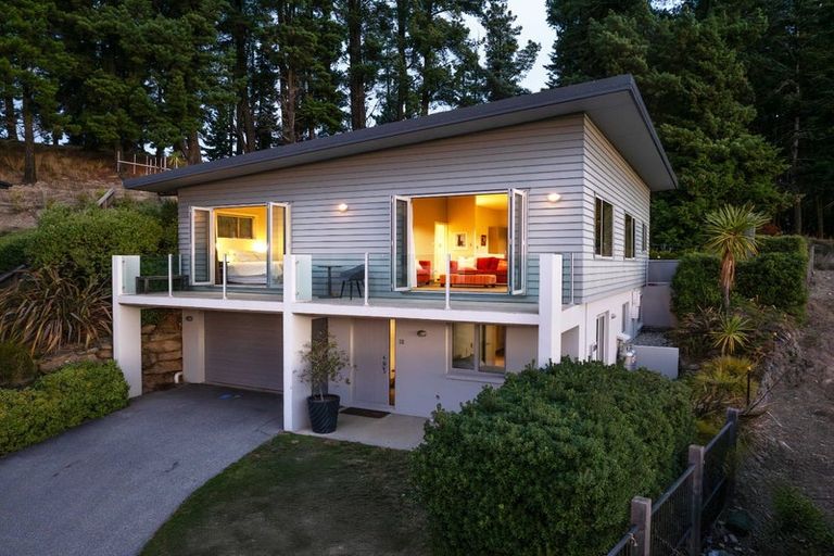 Photo of property in 12 Bovett Place, Wanaka, 9305