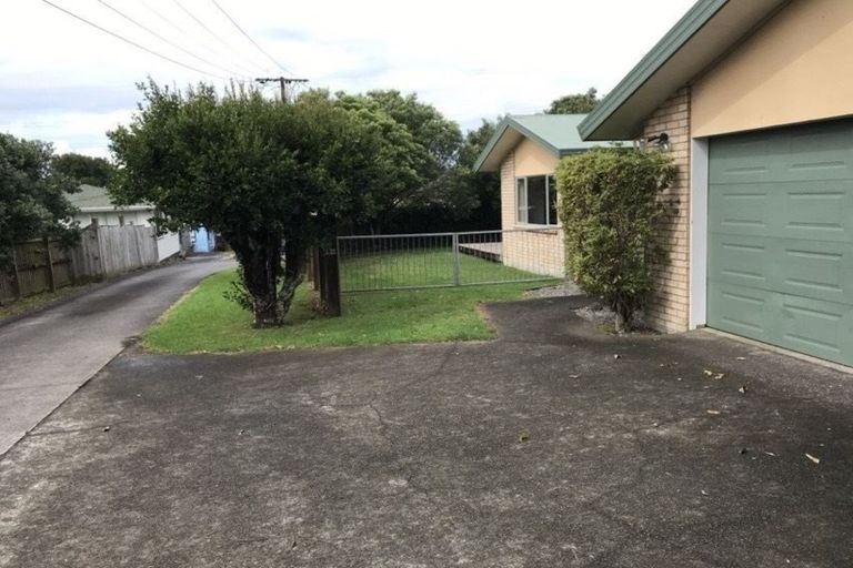 Photo of property in 31a Flanshaw Road, Te Atatu South, Auckland, 0610