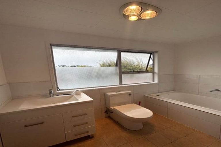 Photo of property in 26 Cockayne Crescent, Sunnynook, Auckland, 0620