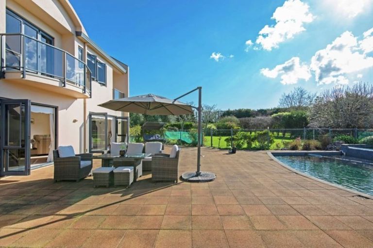 Photo of property in 68 Porterfield Road, Whitford, Howick, 2571