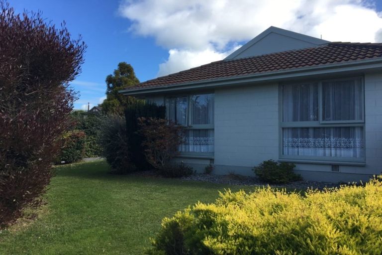 Photo of property in 1/2 Parkview Place, Avonhead, Christchurch, 8042