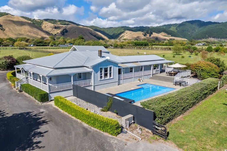 Photo of property in 106 Settlement Road, Te Horo, Otaki, 5582