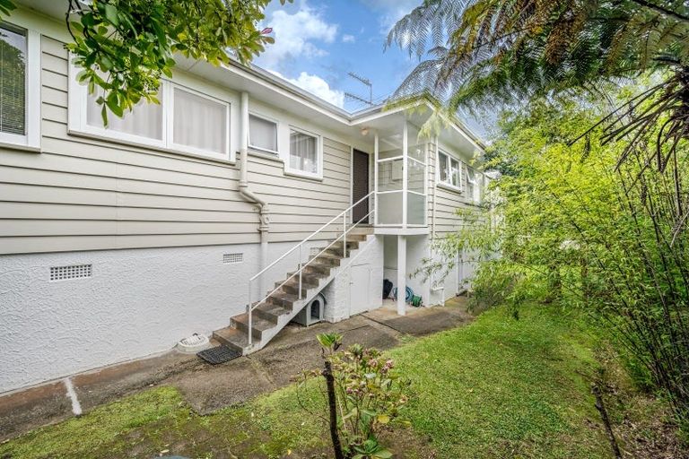 Photo of property in 125 Reeves Road, Pakuranga Heights, Auckland, 2010