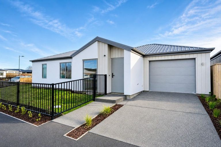 Photo of property in 22 Chrysolite Place, Belfast, Christchurch, 8051