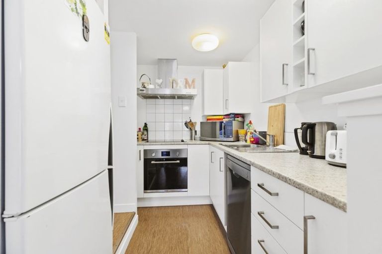 Photo of property in 21 Hawker Street, Mount Victoria, Wellington, 6011