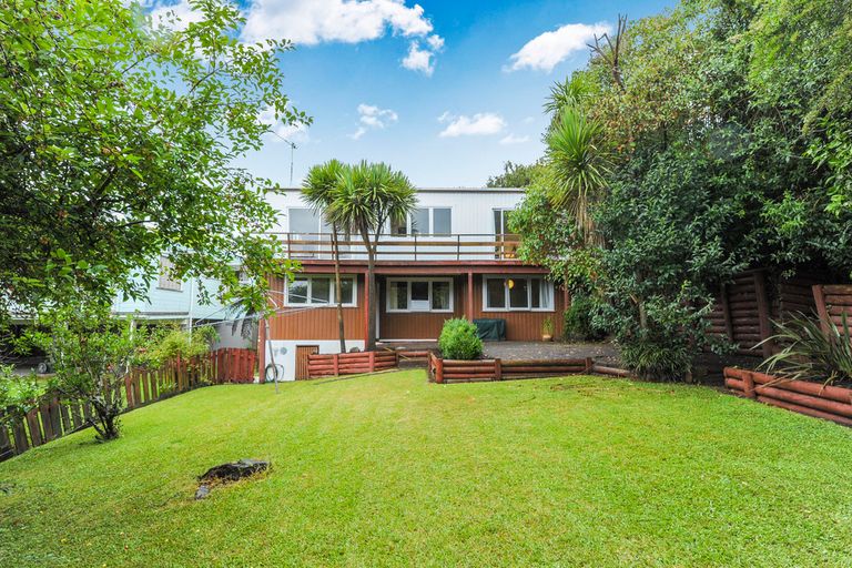 Photo of property in 12 De Val Drive, Titirangi, Auckland, 0604