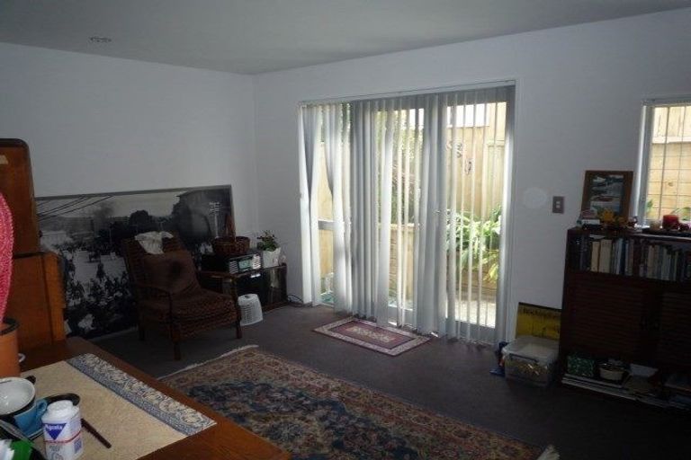 Photo of property in 4/12 Agra Crescent, Khandallah, Wellington, 6035