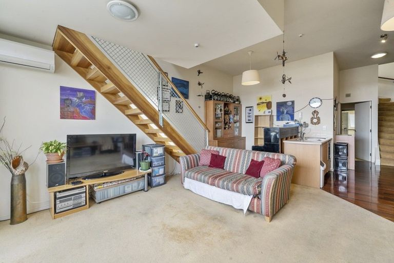 Photo of property in Metro Apartments, 11/220 Thorndon Quay, Pipitea, Wellington, 6011