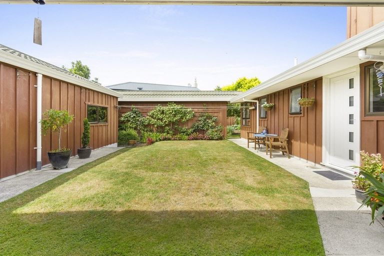 Photo of property in 2 Byron Street, Leamington, Cambridge, 3432