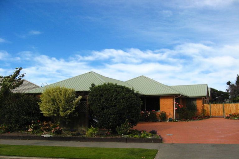 Photo of property in 37 Showgate Avenue, Sockburn, Christchurch, 8042