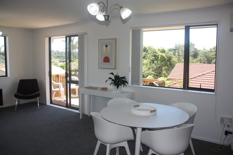 Photo of property in 2 Plumstead Rise, Glen Eden, Auckland, 0602