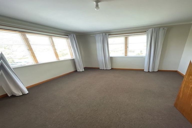 Photo of property in 33 Pahiatua Street, Hokowhitu, Palmerston North, 4410