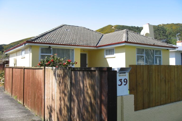 Photo of property in 39 Birdwood Road, Waterloo, Lower Hutt, 5011