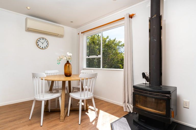 Photo of property in 8 Fitzpatrick Street, Newlands, Wellington, 6037