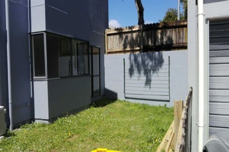 Photo of property in 3 Sun Place, Henderson, Auckland, 0612
