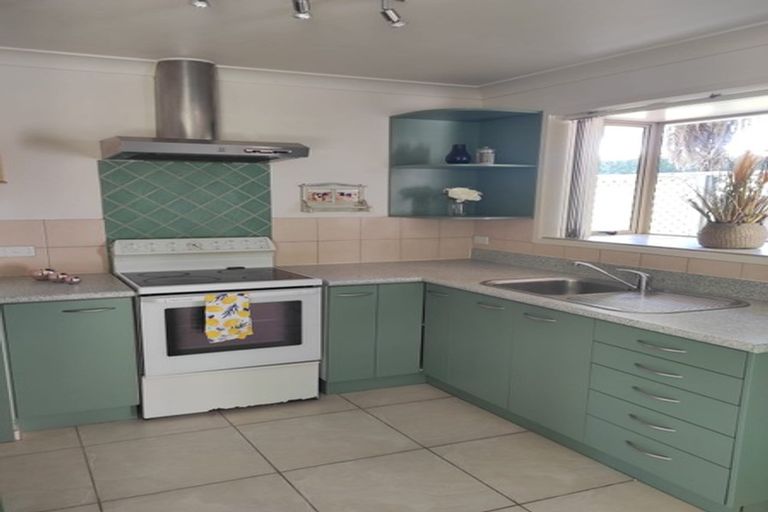 Photo of property in 188a Henderson Valley Road, Henderson, Auckland, 0612