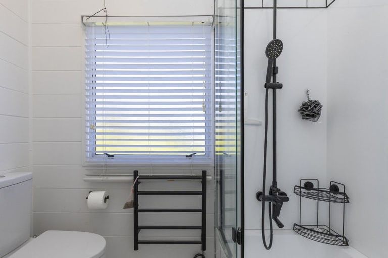 Photo of property in 32 Shepherd Road, Waipahihi, Taupo, 3330