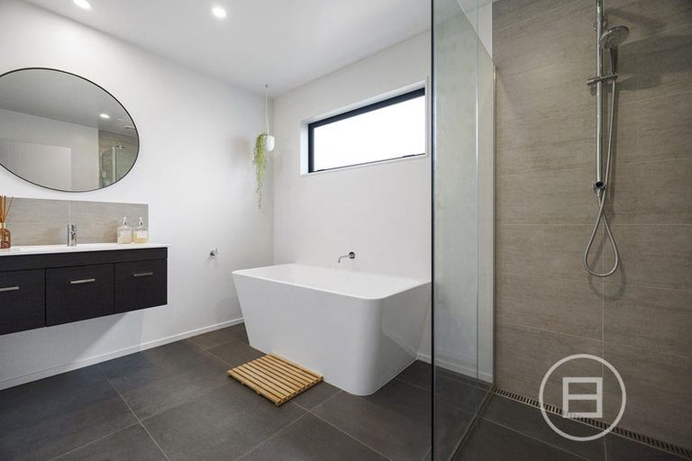 Photo of property in 45 Peregrine Falcon Road, Mount Creighton, Queenstown, 9371