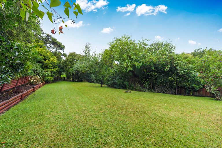 Photo of property in 12 De Val Drive, Titirangi, Auckland, 0604