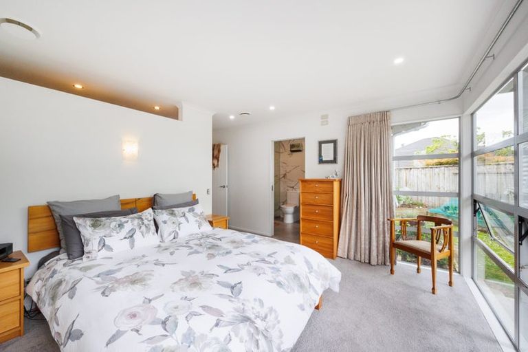 Photo of property in 6 The Oaks, Awapuni, Palmerston North, 4412