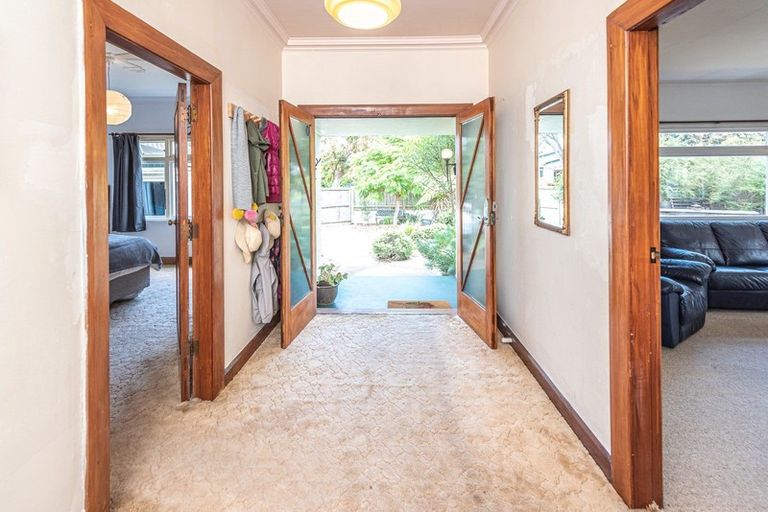 Photo of property in 6 Taranaki Street, Saint Johns Hill, Whanganui, 4501