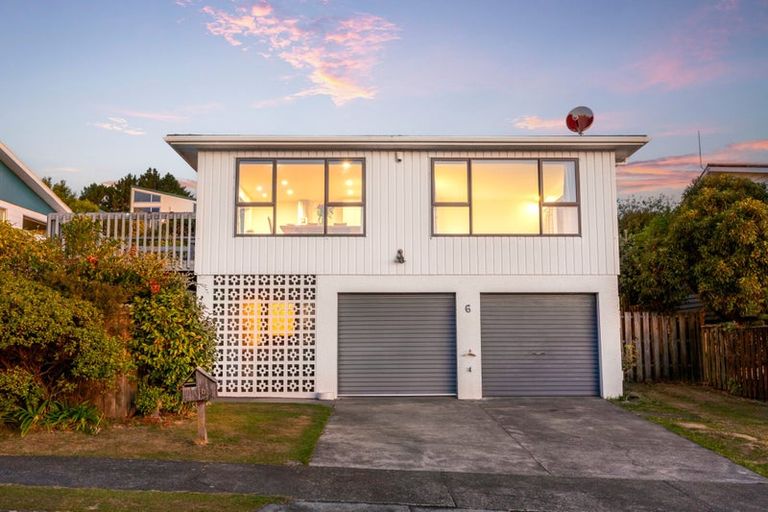 Photo of property in 6 Ettrick Grove, Papakowhai, Porirua, 5024