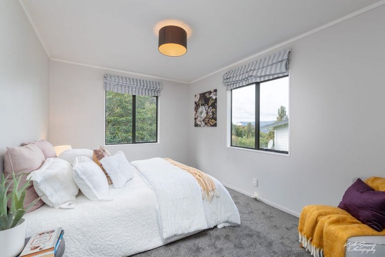 Photo of property in 2/126 Tirohanga Road, Tirohanga, Lower Hutt, 5010