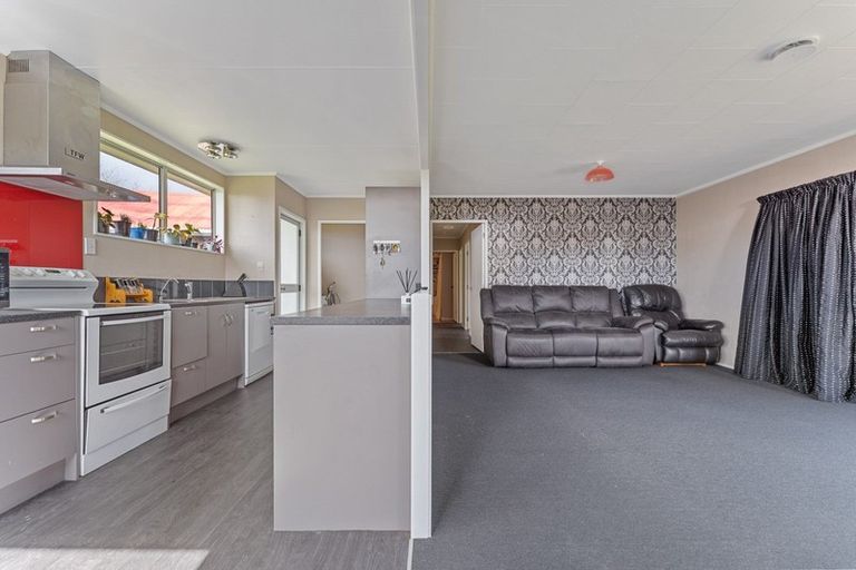 Photo of property in 24 Montjoy Street, Stratford, 4332