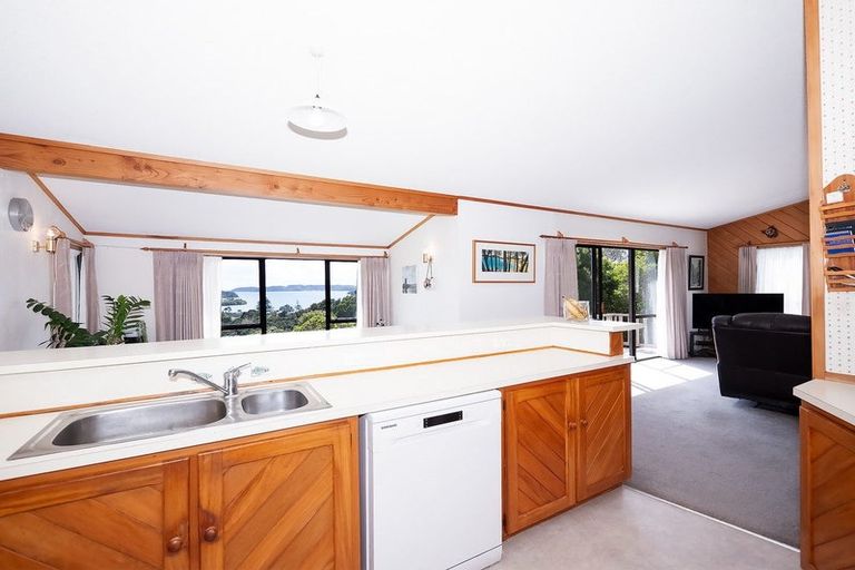 Photo of property in 5 Puketiro Place, Paihia, 0200