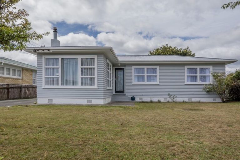 Photo of property in 8 Mersey Street, Levin, 5510