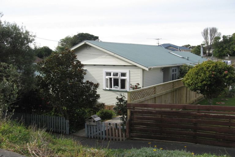Photo of property in 77 Beauchamp Street, Karori, Wellington, 6012