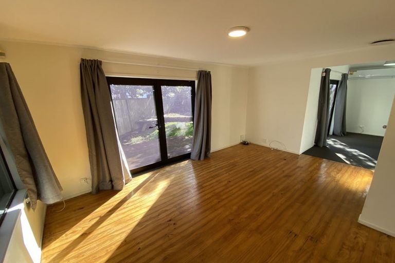 Photo of property in 1/19 Tree View Avenue, Glenfield, Auckland, 0629