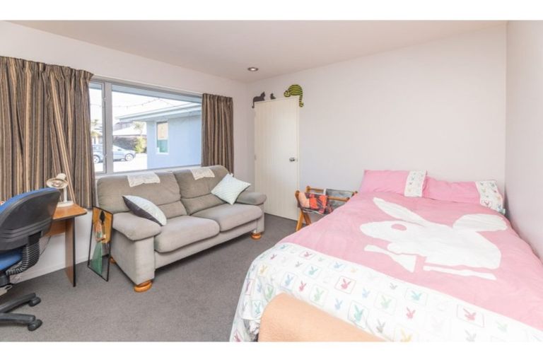 Photo of property in 2 Evergreen Place, Parklands, Christchurch, 8083