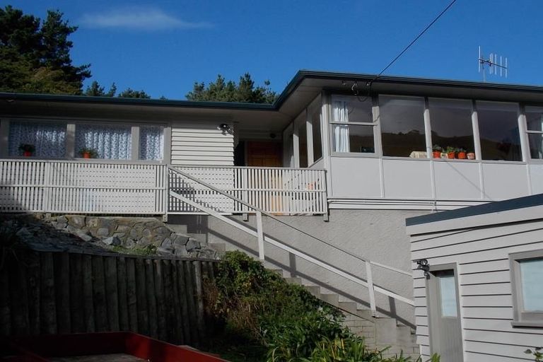 Photo of property in 142 Parkvale Road, Karori, Wellington, 6012