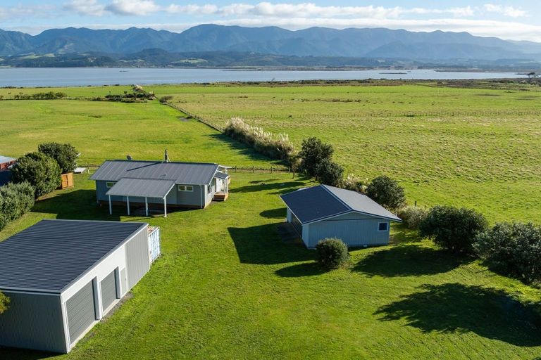 Photo of property in 103 Lake Ferry Road, Lake Ferry, Featherston, 5772