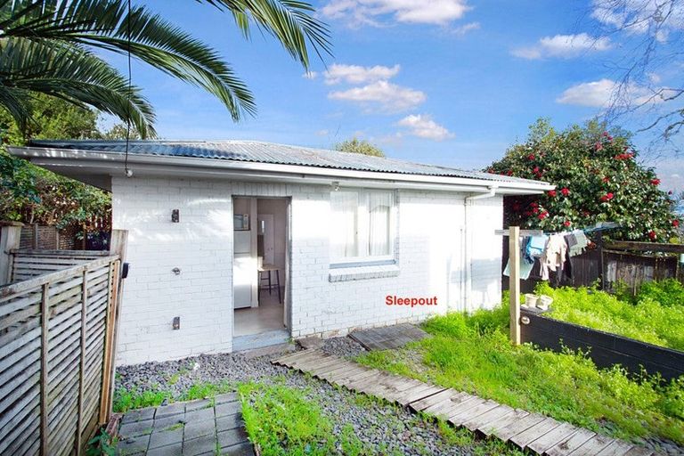 Photo of property in 18 Sherwood Avenue, Te Atatu South, Auckland, 0610