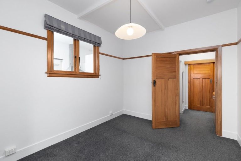 Photo of property in Devonport Apartments, 30/127 Saint Aubyn Street, New Plymouth, 4310