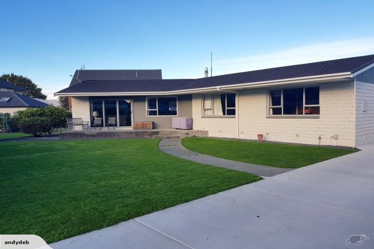 Photo of property in 126 Somerfield Street, Somerfield, Christchurch, 8024