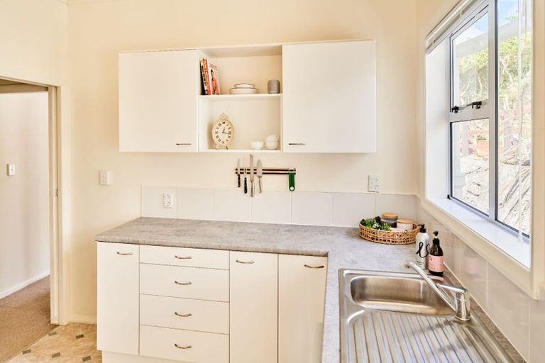 Photo of property in 44 Raroa Terrace, Tawa, Wellington, 5028