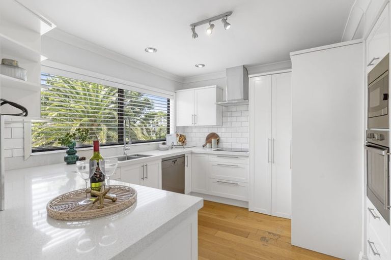 Photo of property in 55 Seaton Road, Murrays Bay, Auckland, 0630