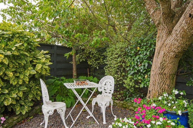 Photo of property in 5 Patterson Grove, Waikanae, 5036