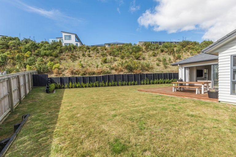 Photo of property in 20 Queen Charlotte Drive, Aotea, Porirua, 5024