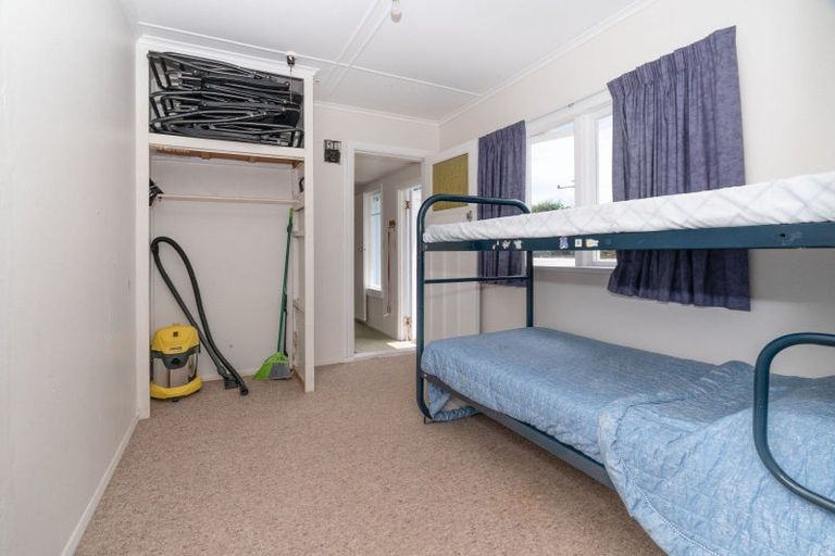 Photo of property in 17 Drake Street, Waikawa Beach, Manakau, 5573