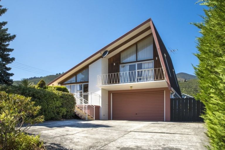 Photo of property in 244 Waikawa Road, Waikawa, Picton, 7220